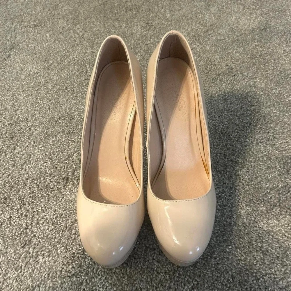 00s Charlotte Russe nude platform round toe stiletto pumps - Picture 8 of 8